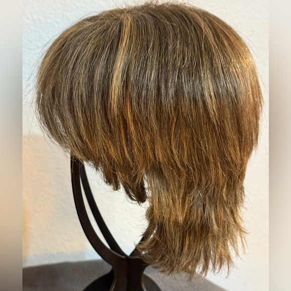 ROXY WIG, TONY OF BEVERLY, COLOR KAHLUA. Layered short Roxy. Highlights. In Box! - Picture 7 of 14